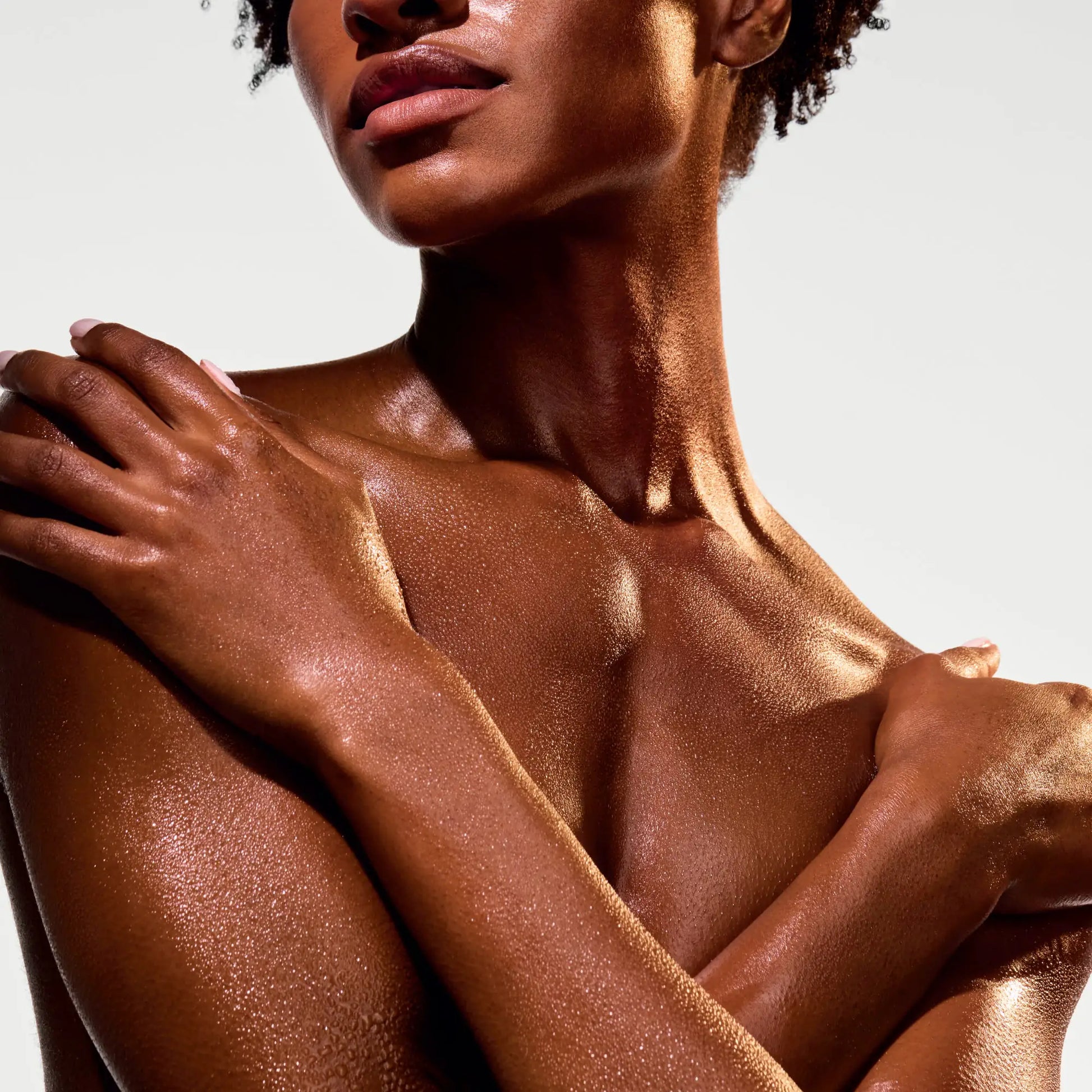 the-glow-getter-multi-oil-body-scrub-z9 NATR-40028-Alt-Image-The_Glow_Getter_Multi-Oil_Body_Scrub-06_1.webp
