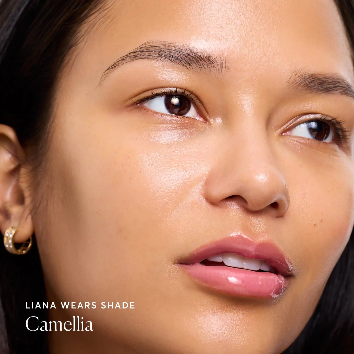 phyto-glow-lip-balm-camellia-r0 NATR-60075-Alt-Images-Phyto-Glow-Lip-Balm-Camellia-04.webp